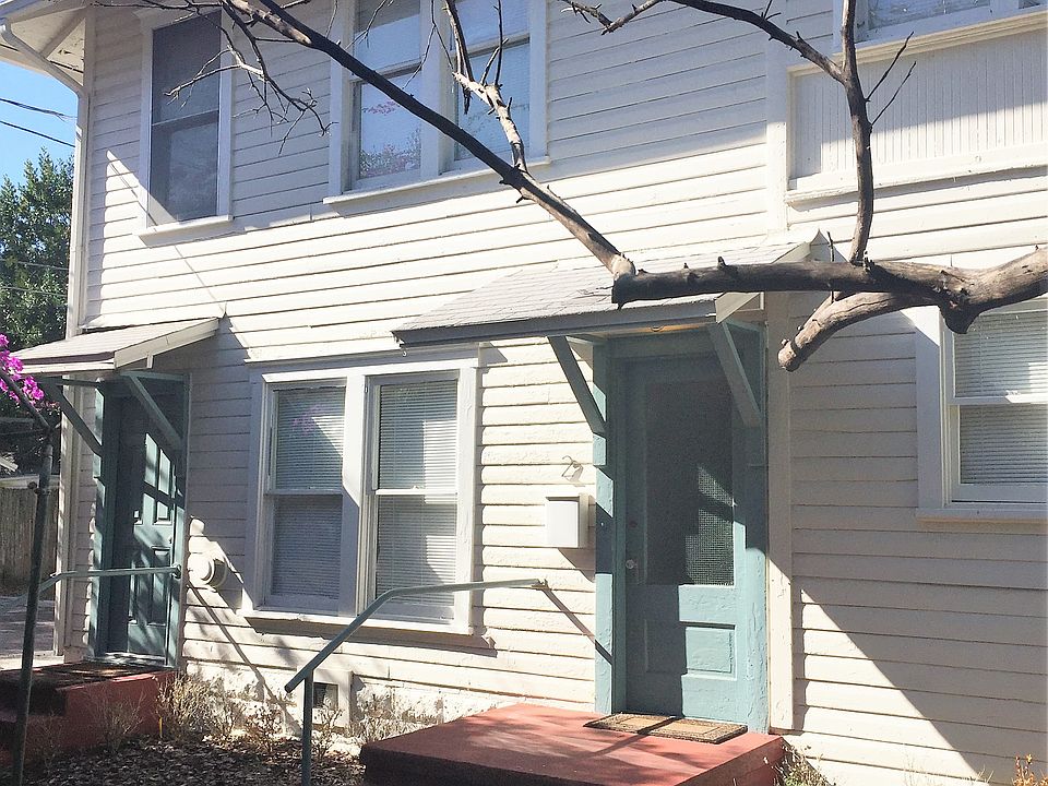 2nd image of 326 9th Ave NE