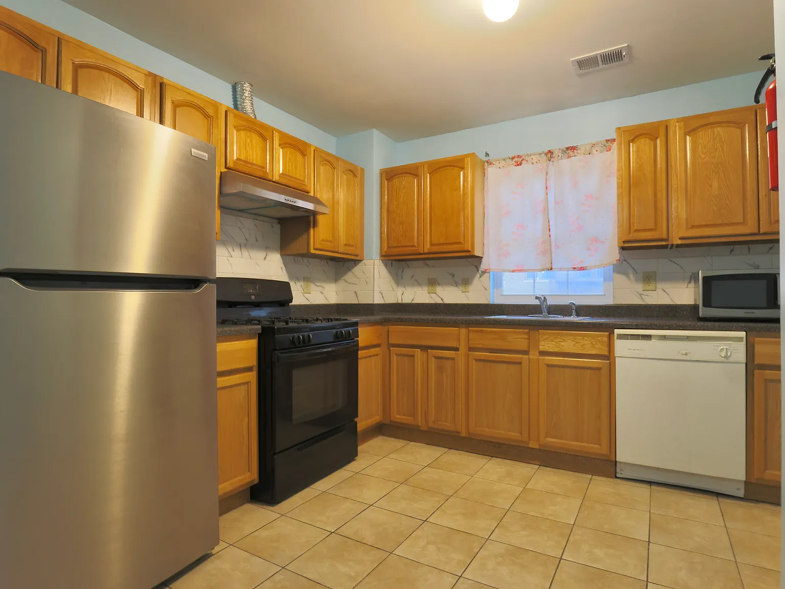 3 bed, $2,600 — Photo 4