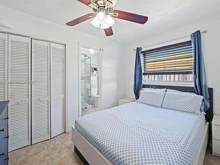 5120 SW 26th Ave #1-2 — Photo 2