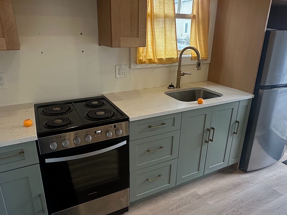 1st image of 102 Saco Ave #1