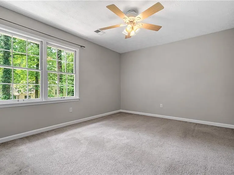 4752 Forest Glen Ct NE — Photo 24