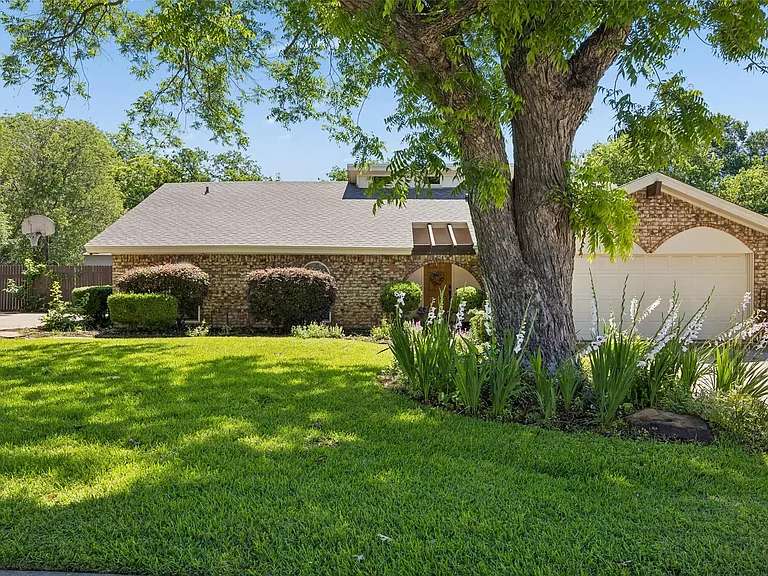 1203 Oakwood Trl — Photo 28