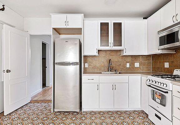 3rd image of 223 Greene Ave