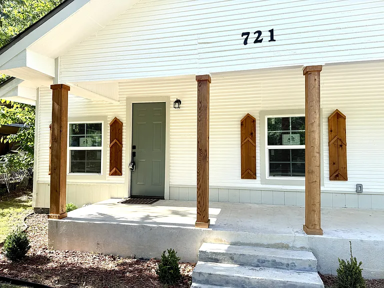 721 Roff St NE — Photo 2