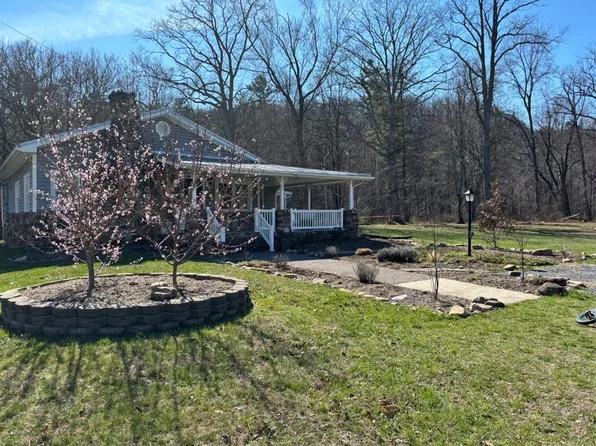 52 Eds Park Dr, Hinton, VA 22831