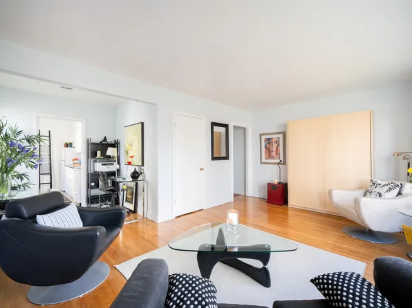 1565 Burnaby St #303, Vancouver, BC V6G 1X1