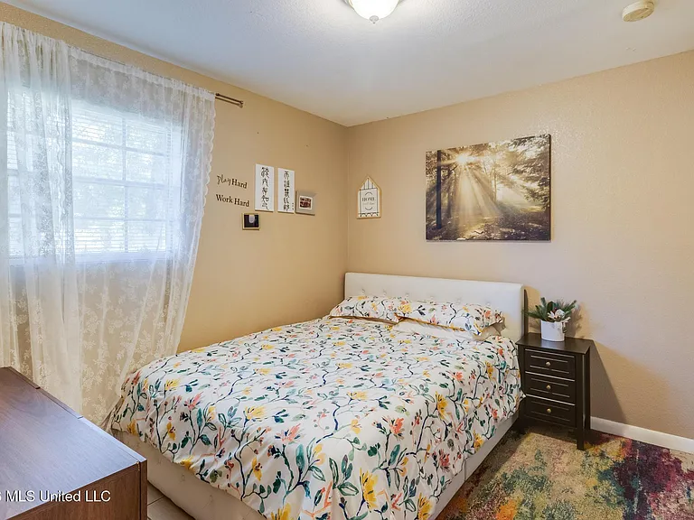 1102 Tucker Ave — Photo 8