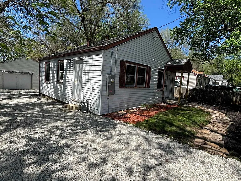 1703 N Valley Ave — Photo 22
