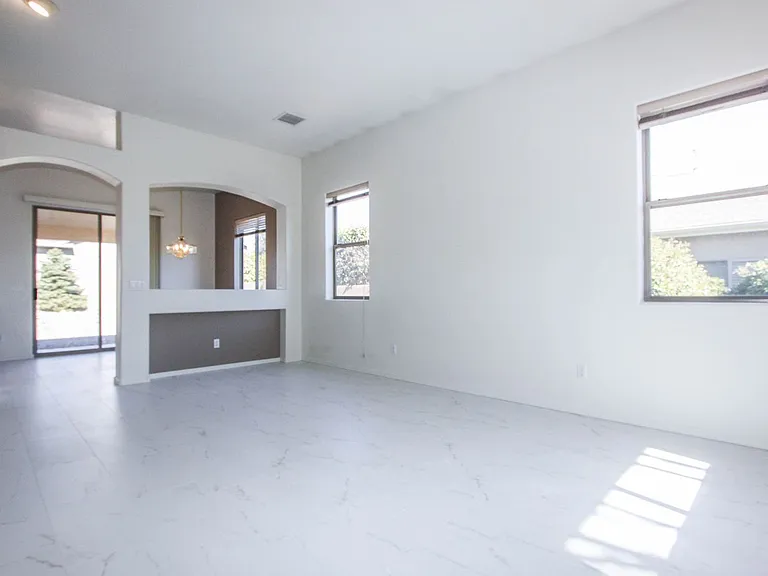 6910 E Yellowglen Dr — Photo 3