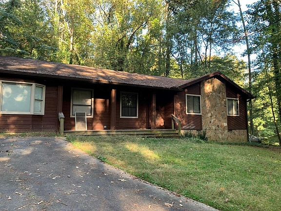 2nd image of 2168 Kings Mountain Dr NE