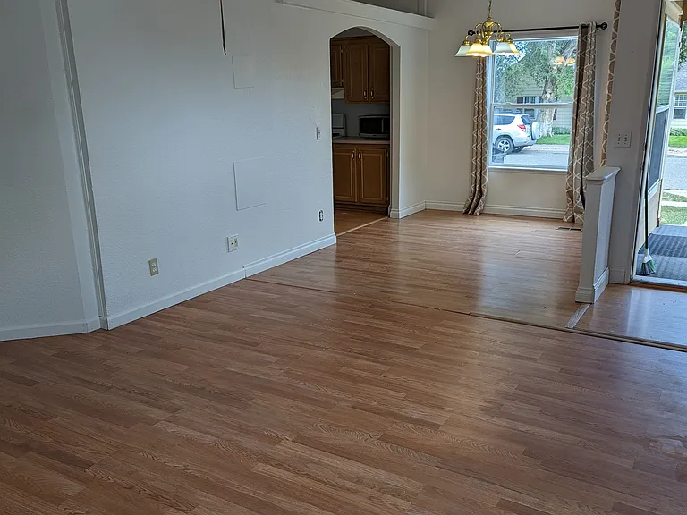 514 Holbrook St — Photo 10