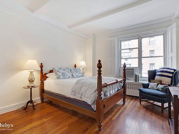 3rd image of 150 E 49th St APT 3A