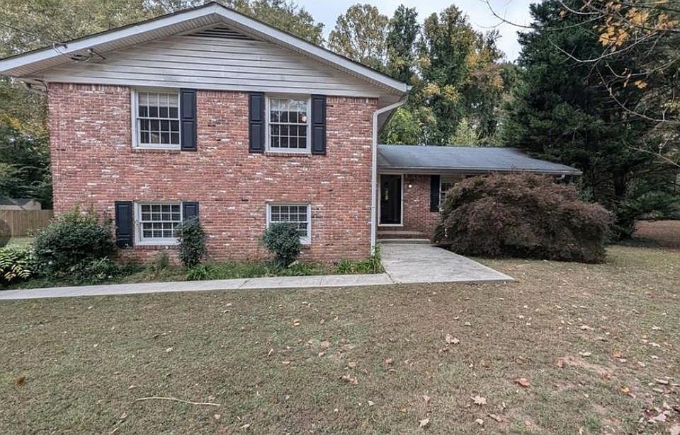 1st image of 2309 Tuxedo Dr SE
