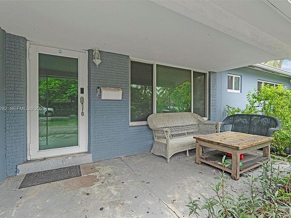 2nd image of 131 SE 11th St
