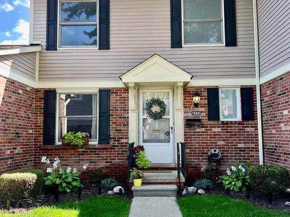 19845 S Great Oaks Cir, Clinton Township, MI 48036