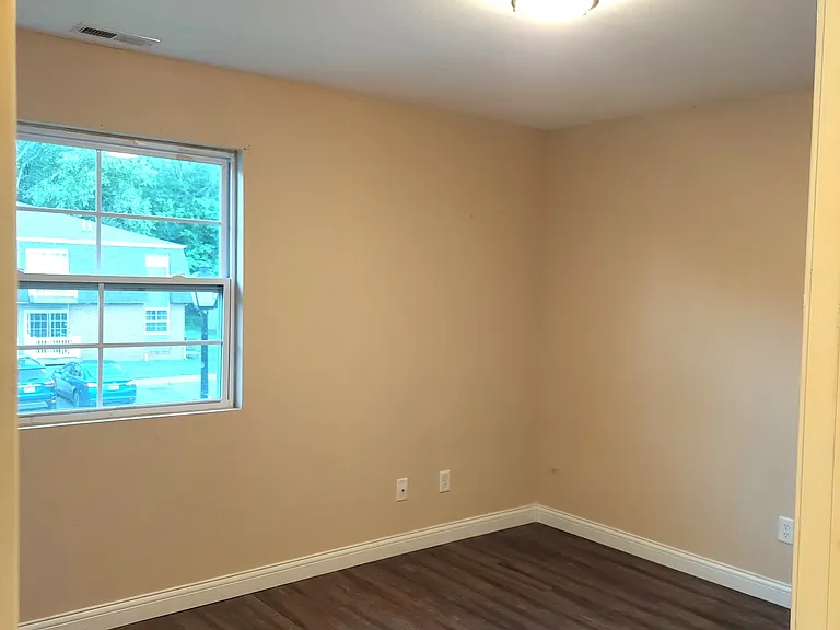 52 Westwood Dr #13 — Photo 9