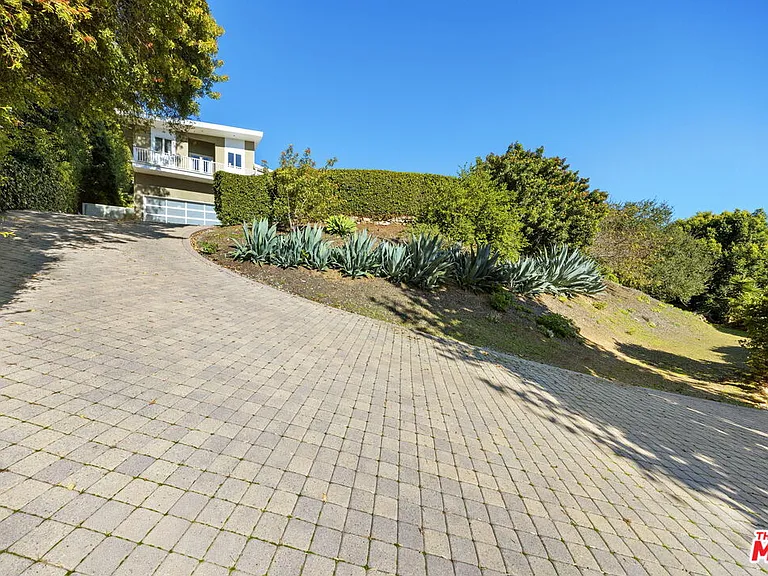 11215 W Sunset Blvd — Photo 15