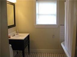 5th image of 2502 Binz St