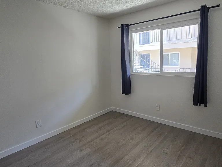 237 50th St #31 — Photo 2