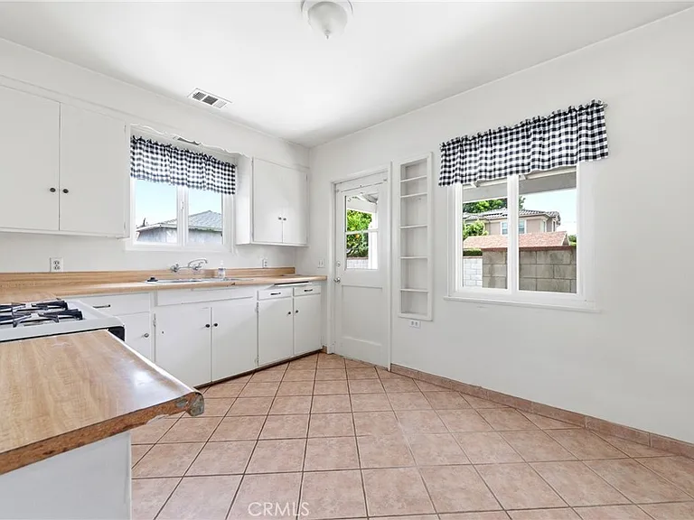 6266 N Muscatel Ave — Photo 18