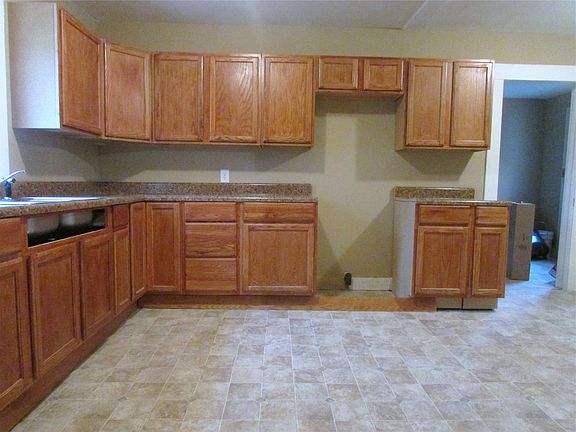 4th image of 410 Oak St