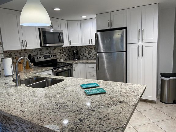 2nd image of 505 NE 20th Avenue #117