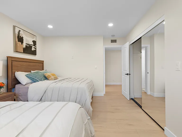 9851 Cloverdale Ave — Photo 59