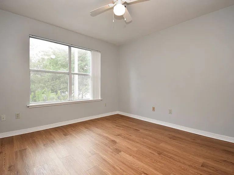 2360 SW Archer Rd #1008 — Photo 2