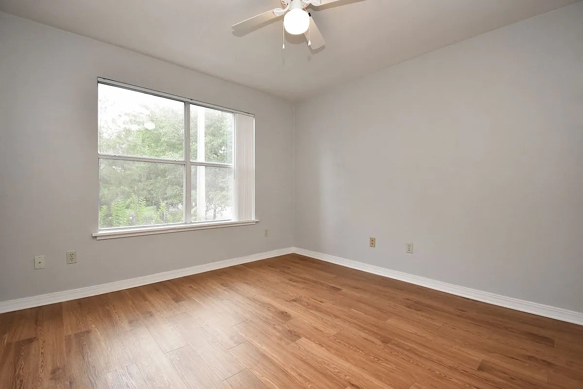 Building Photo - 2360 SW Archer Rd #1008
