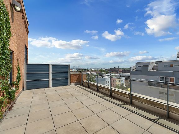 4th image of 305 McGuinness Blvd APT 5F