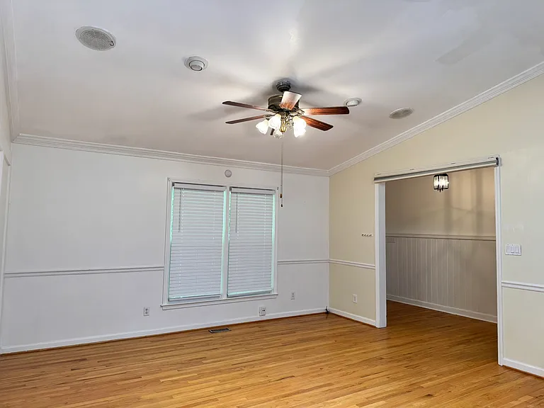 5121 W Wendover Ave — Photo 7
