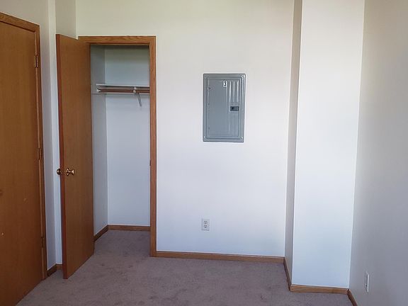 4th image of 413 Cedar Ave S