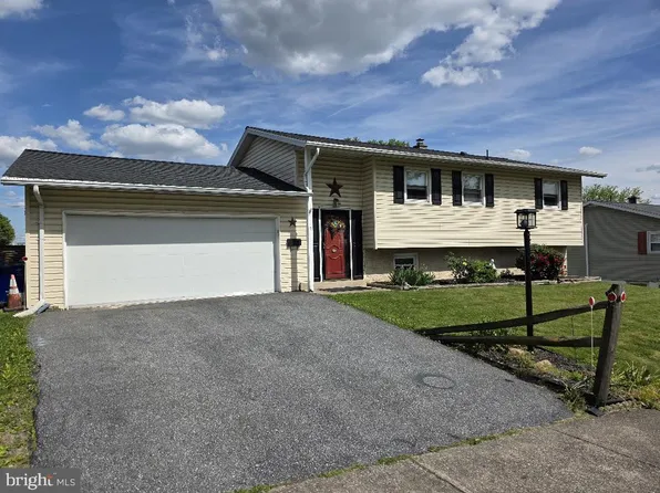 5 Heatherwood Cir, Middletown, PA 17057