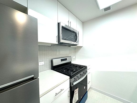 5th image of 503 W 46th St APT 12