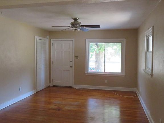 3rd image of 1216 Newell Ave