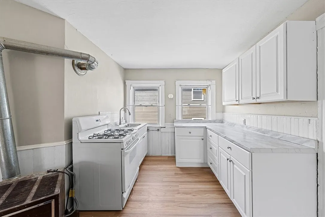 2 bed, 817 sqft, $1,775 — Photo 2