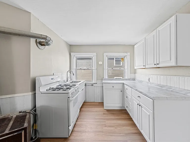 53 1/2 Sterling Ave #2 — Photo 2