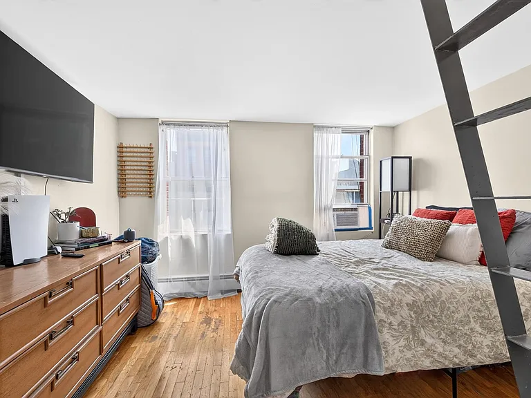 324 Monroe St #6 — Photo 12