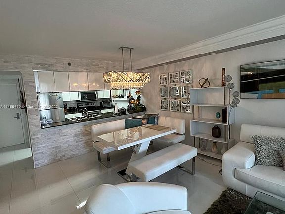 4th image of 1200 Brickell Bay Dr APT 1519