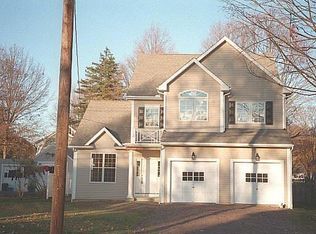 5 Stratfield Rd, Fairfield, CT 06430
