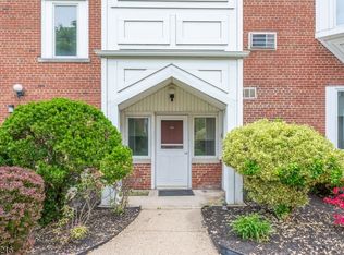 520 Turnpike Tpke #C-111, Pompton Plains, NJ 07444