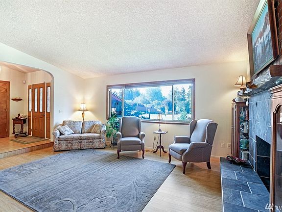5th image of 13707 94th Ave E