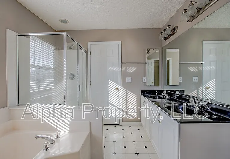 120 Windsong Dr — Photo 16