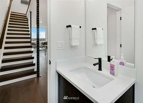 3rd image of 5423 Baker Ave NW