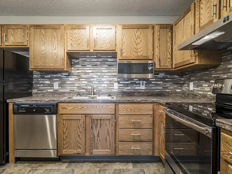 Highland View Apartments — Photo 146