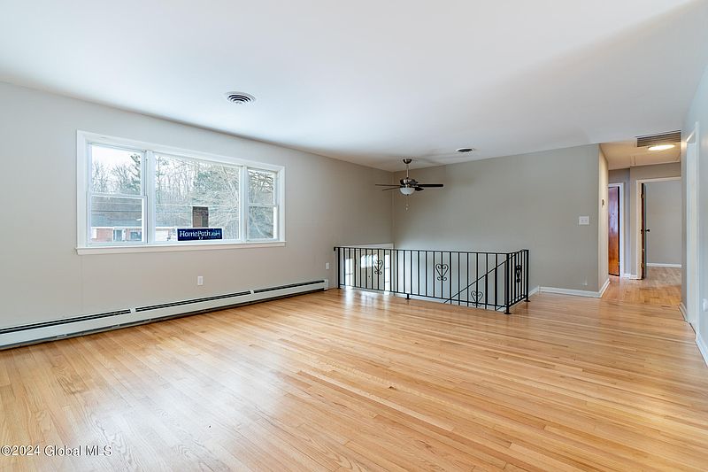 3rd image of 274 Elm Ave E