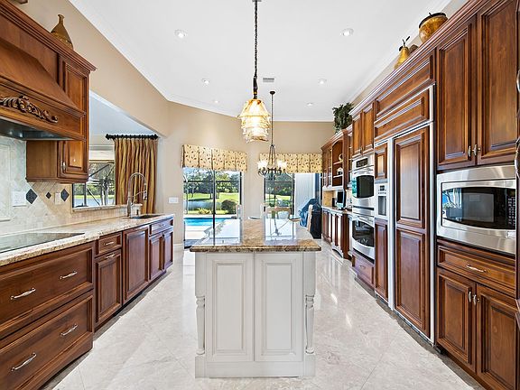 5th image of 10686 Boca Woods Lane