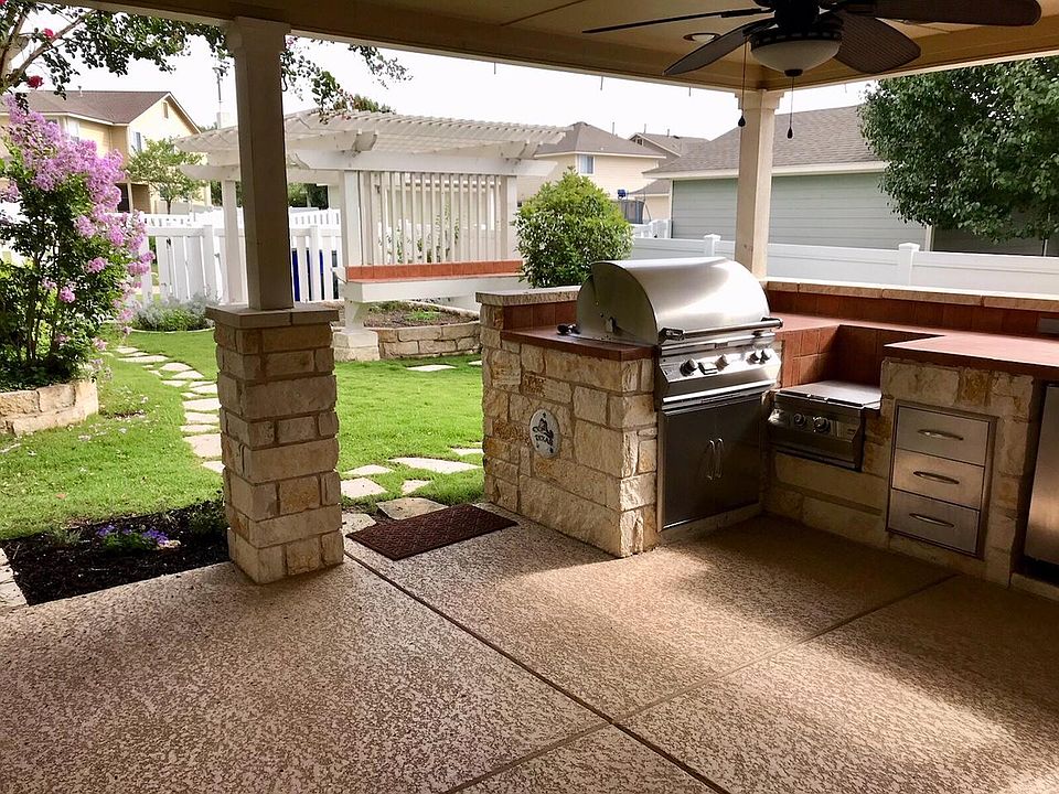 outdoor kitchen 
