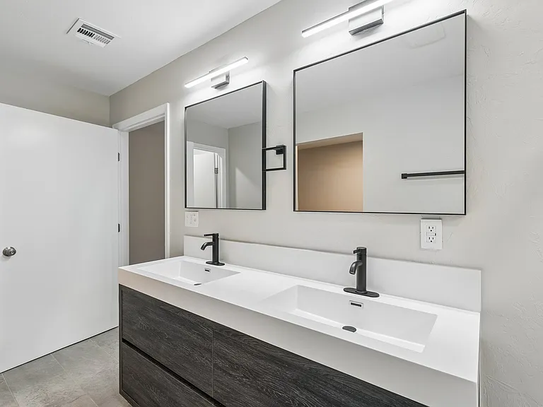 Ensuite bath 2