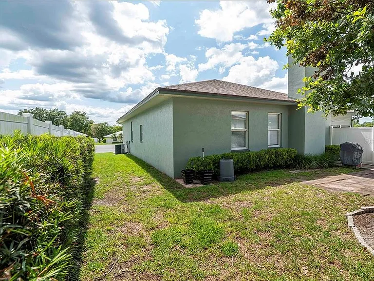 5845 Danterbury Ct — Photo 3